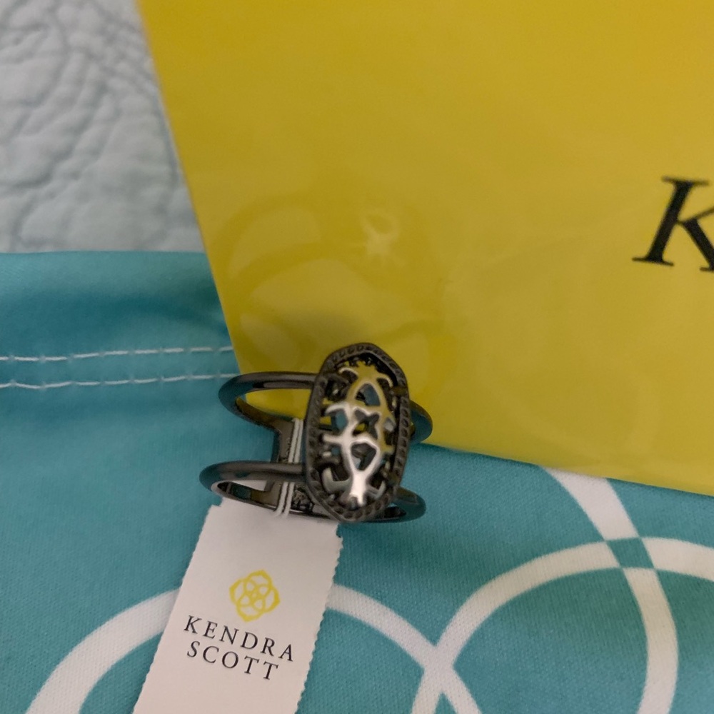 NWT Elyse ring size 7